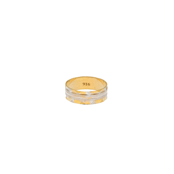 22K Yellow & White Gold Men's Ring (2.7gm) | 


Elevate your style quotient with this exquisite 22k gold men's ring by Virani.   The quality c...