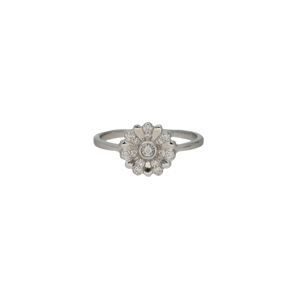 18K White Gold & 0.11 Carat Diamond Ring (2.1gm) | 


Discover elegant joy of adorning your finger with this 18k gold and diamond ring by Virani Jew...
