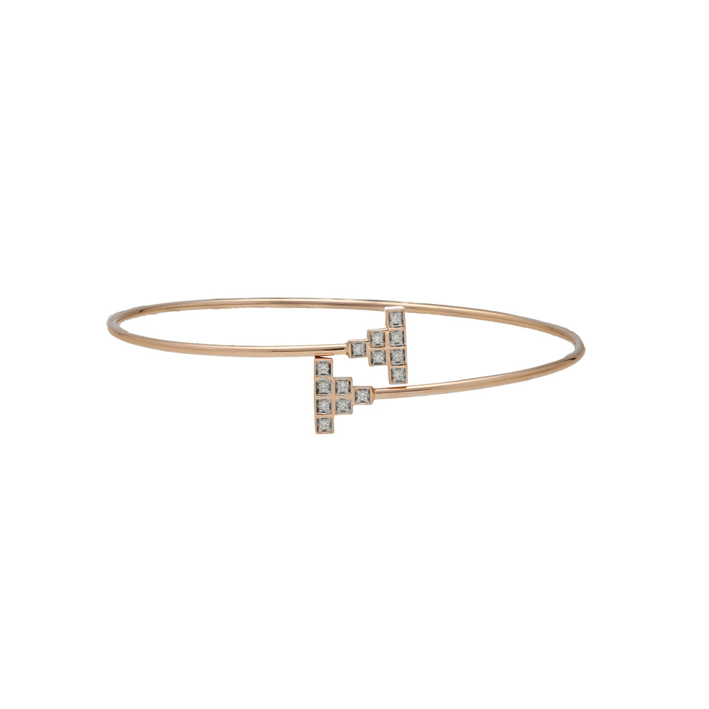 18K Rose Gold & 0.12 Carat Diamond Bangle (3.7gm) | 


Achieve a look of sophisticated minimalism with this 18k gold and diamond bangle.   The minima...