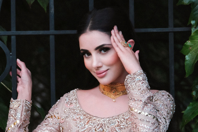 Woman wearing traditional 22k gold Indian jewelry by Virani Jewelers
