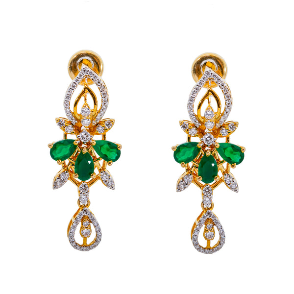 18K Gold Diamond Jewelry Set (36.1gm) | 
This shimmering 18 karat gold jewelry set features a gleaming green emerald and a ladylike desig...