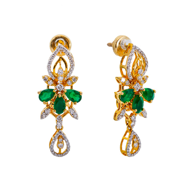 18K Gold Diamond Jewelry Set (36.1gm) | 
This shimmering 18 karat gold jewelry set features a gleaming green emerald and a ladylike desig...