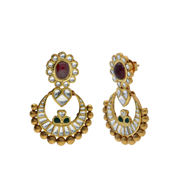 22K Yellow Antique Gold Chandbali Pendant & Earrings Set W/ Kundan, Rubies & Emeralds - Virani Jewelers | 



Bring in the elements of precious gemstone designs and antique gold to your attire with piece...