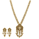 An image of the Antique Kundan 22K gold necklace set from Virani Jewelers. | Add antique beauty to your favorite ensemble with this gorgeous 22K gold necklace set from Virani...