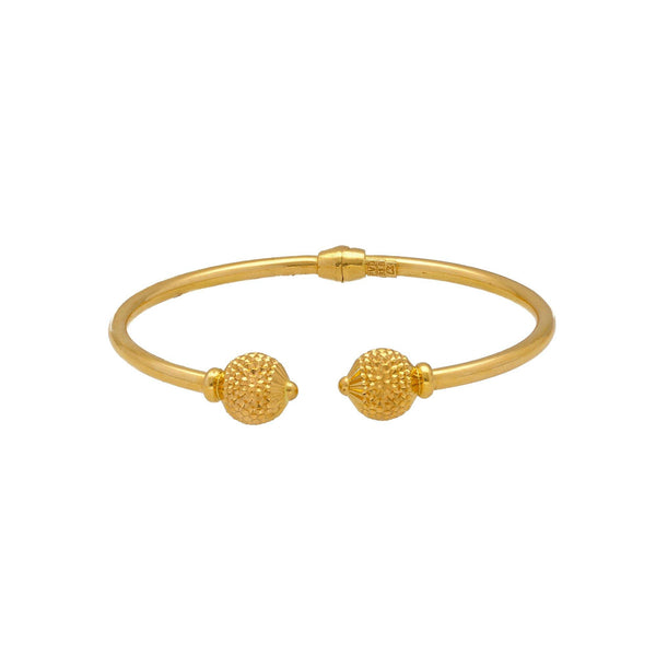 22K Yellow Gold Open Bangle W/ Facing Ball Accents - Virani Jewelers | 


Be bold with the radiance 22K yellow gold bangle that spruces your look with a featured design...