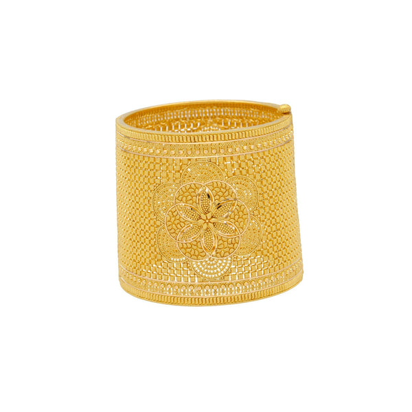 22K Gold Cuff Bangle, 104.8gm - Virani Jewelers | 


You can do without other accessories as you style with this beautiful yellow gold bangle.This ...
