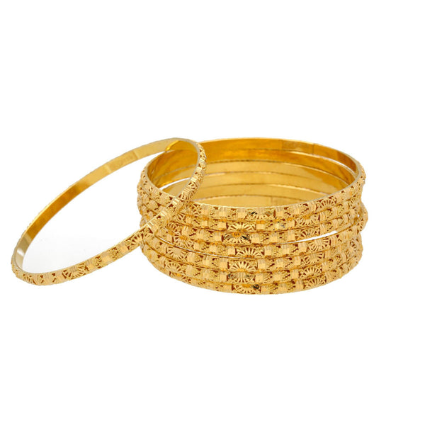 22K Gold Bangles Set of Twelve, 136gm - Virani Jewelers | 


These lovely set of 12 pieces 22K yellow gold bangles are perfect for wearing to the an event ...