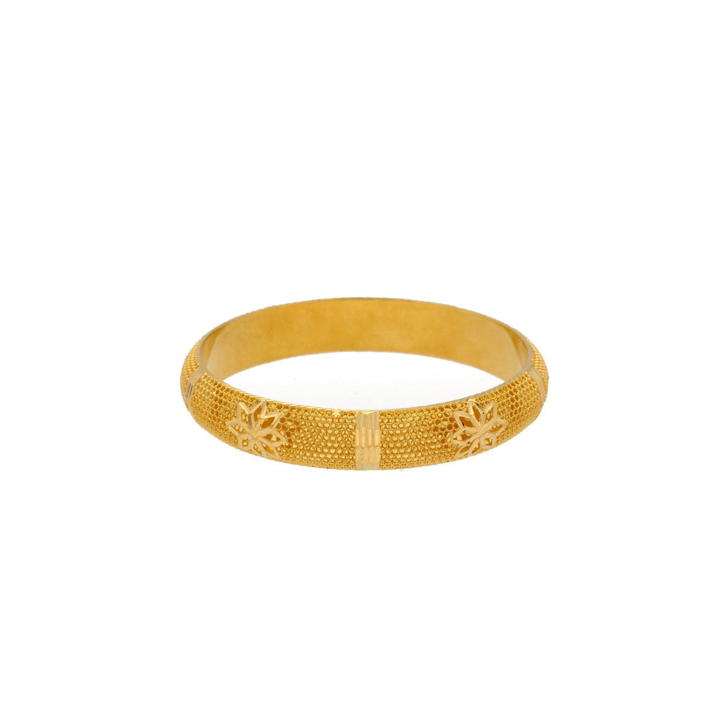 22K Gold Single Bangle, 18.4gm - Virani Jewelers | 


This elegant and simplistic design of 22K yellow gold bangles is ideal for all those working w...