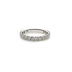 An image showing the diamonds in a 14K white gold wedding ring from Virani Jewelers.
