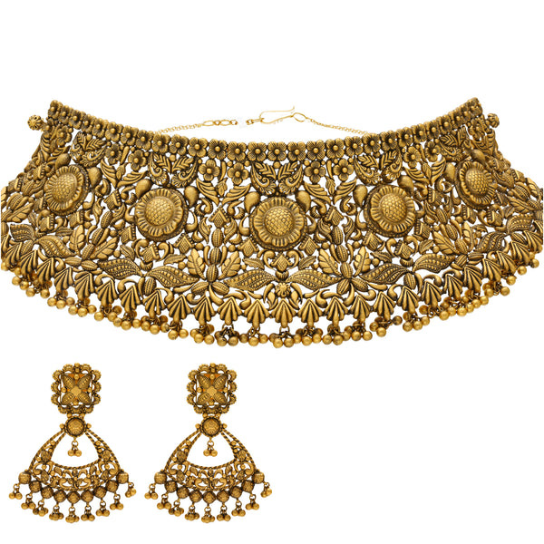 22K Yellow Gold Antique Choker Necklace Set (83.5gm) | 


The engraved details used along this 22k Indian gold choker necklace and earring set adds an a...