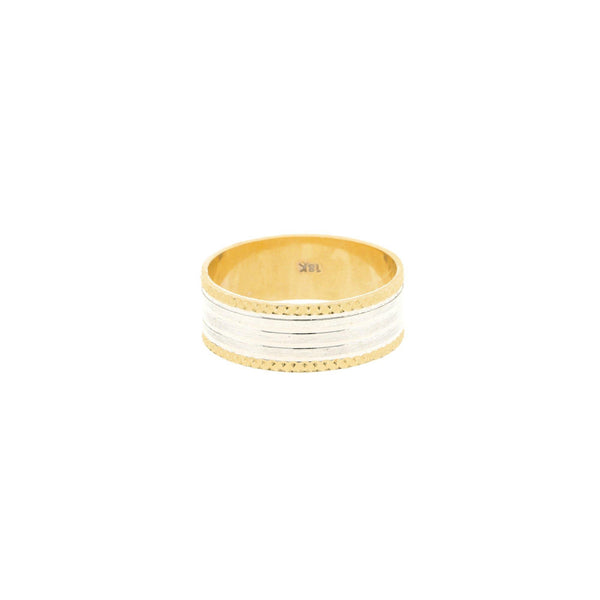 18K Yellow & White Gold Ridge Ring - Virani Jewelers | 


The 18K Yellow & White Gold Ridged Ring from Virani Jewelers is a modest design that is gr...