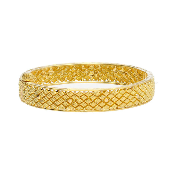 22K Yellow Gold Baby Bangle W/ Filigree & Screw Hinge - Virani Jewelers | 


Adorn your little ones with precious gifts of gold like this 22K yellow gold baby bangle from ...
